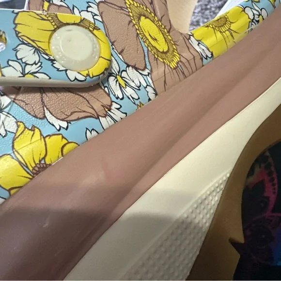 CROCS Mega Crush Retro Floral Sandals Vanilla Cork Size Men’s 8 Women’s 10 - Picture 11 of 12